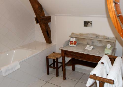 Hostal Maison D'h�tes Domaine De La Rhue