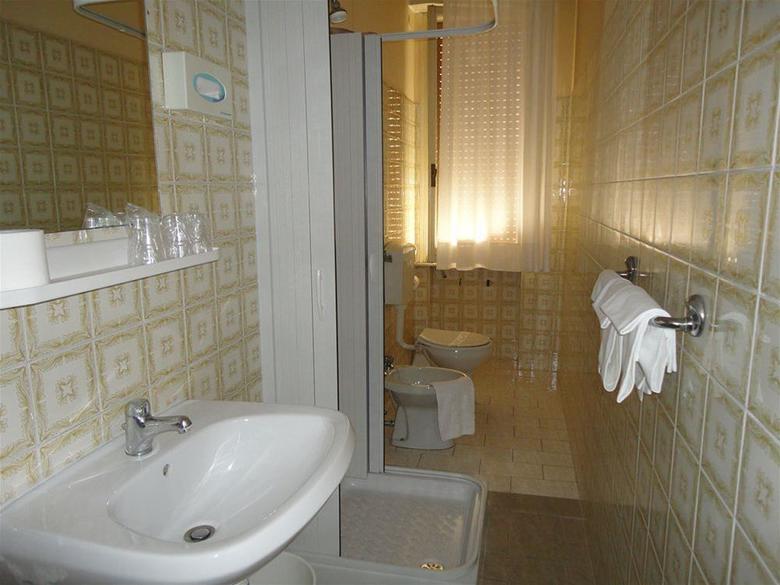 Giappone Inn Parking Hotel