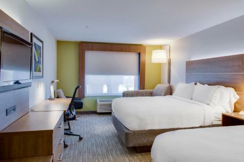 Holiday Inn Express Hotel & Suites Chickasha