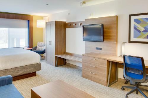 Holiday Inn Express Hotel & Suites Chickasha