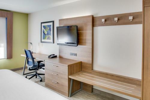 Holiday Inn Express Hotel & Suites Chickasha