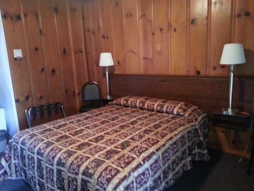 Pine Cone Motel