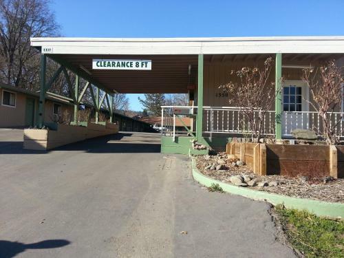 Pine Cone Motel