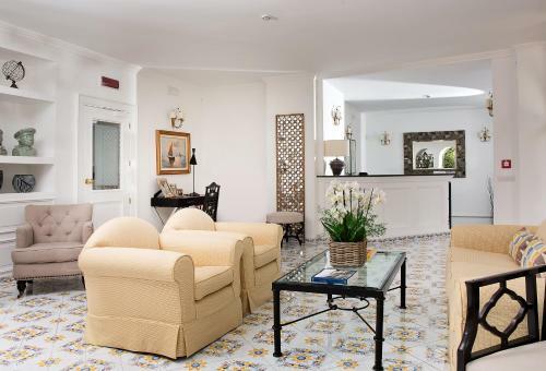 Hotel Canasta