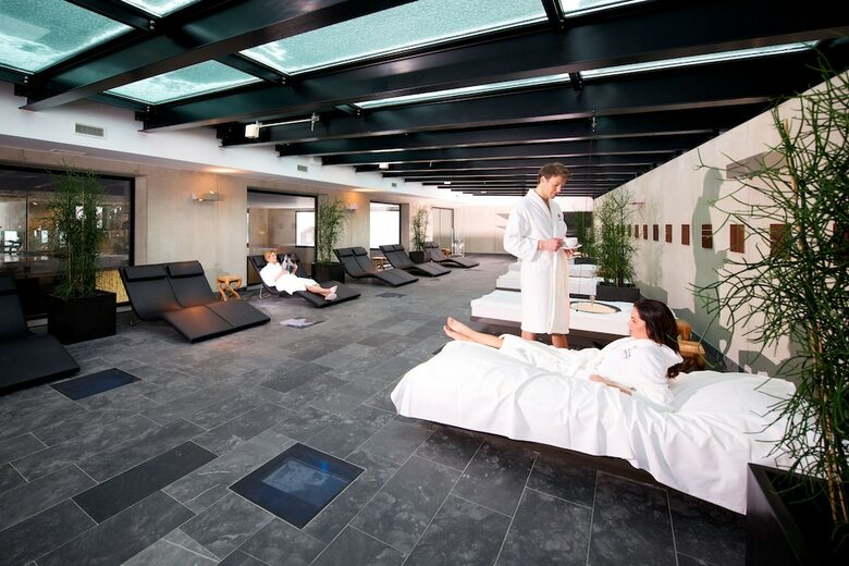 Alpenhotel ...fall In Love