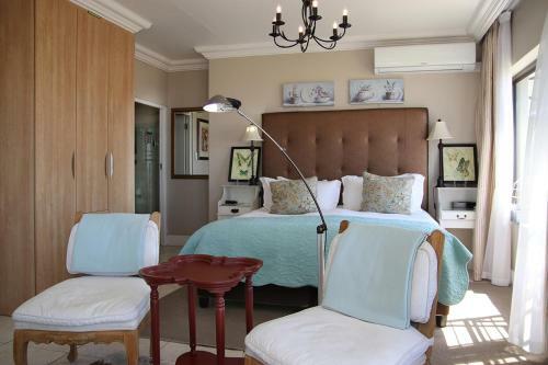 Hostal On The Beach Guesthouse & Apartments