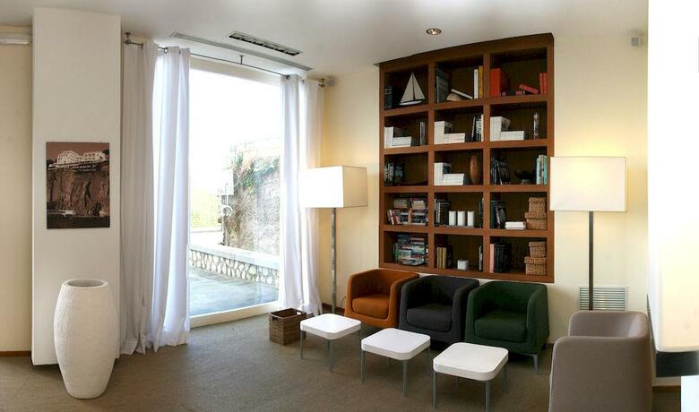 Hotel Rota Suites