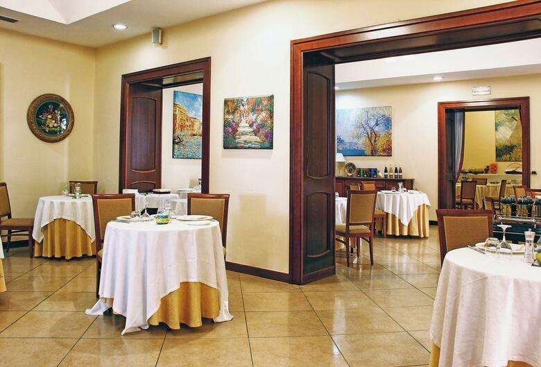 Le Chemin�e Business Hotel