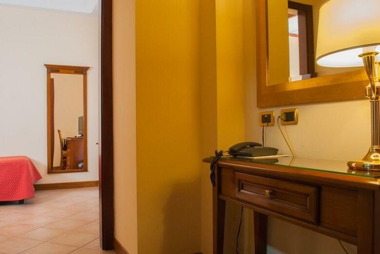 Le Chemin�e Business Hotel