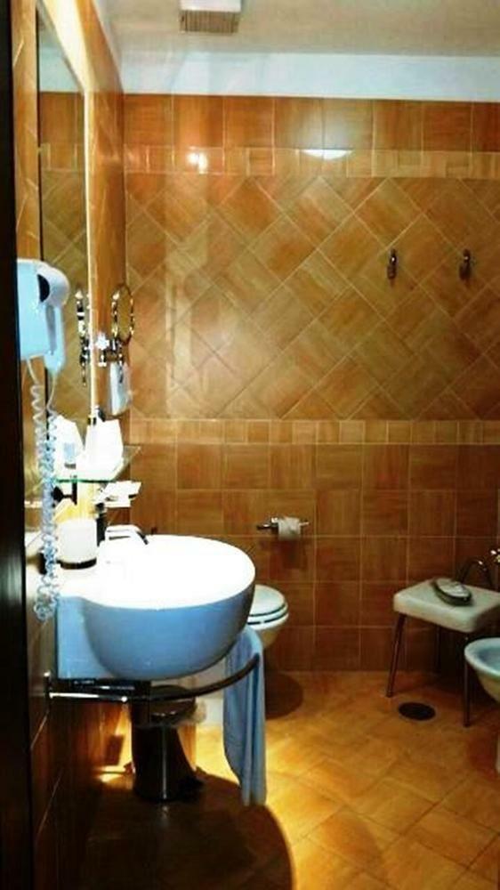 Le Chemin�e Business Hotel