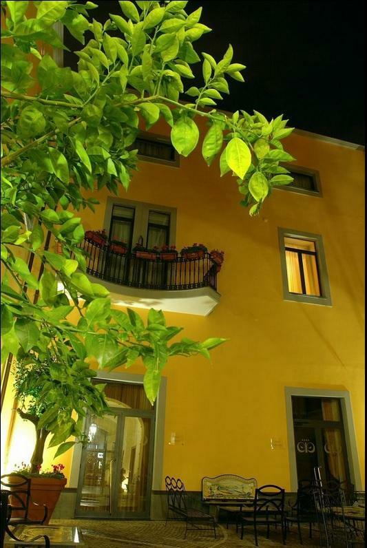 Le Chemin�e Business Hotel