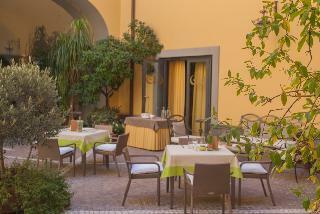 Le Chemin�e Business Hotel