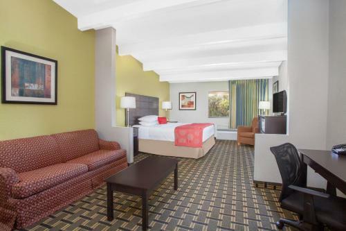Hotel Maingate Inn & Suites At Four Corners
