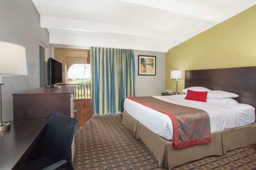 Hotel Maingate Inn & Suites At Four Corners