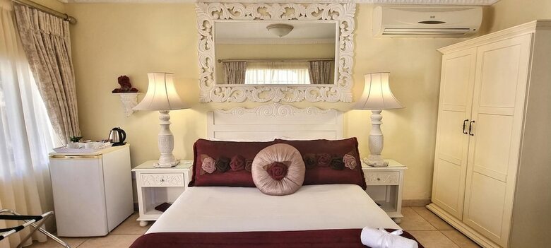 Hostal La Barune Guest House