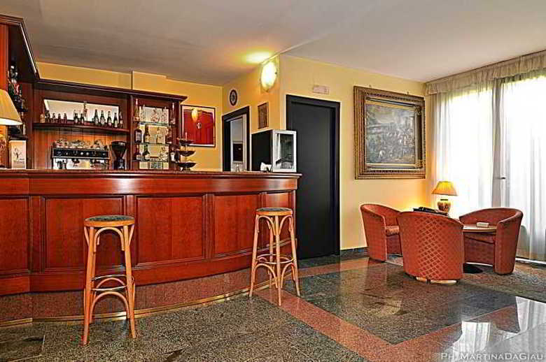 Hotel Ascot Lodging
