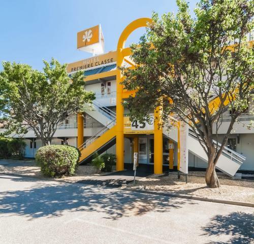 Hotel Premiere Classe Orange