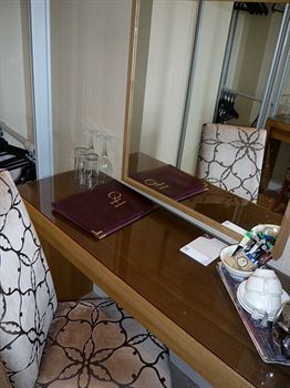 Queenswood Hotel