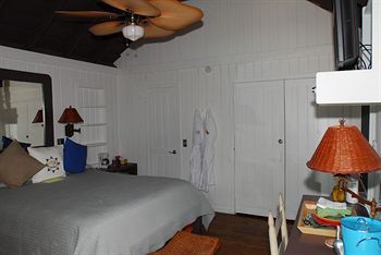 Hotel Compass Point Beach Resort