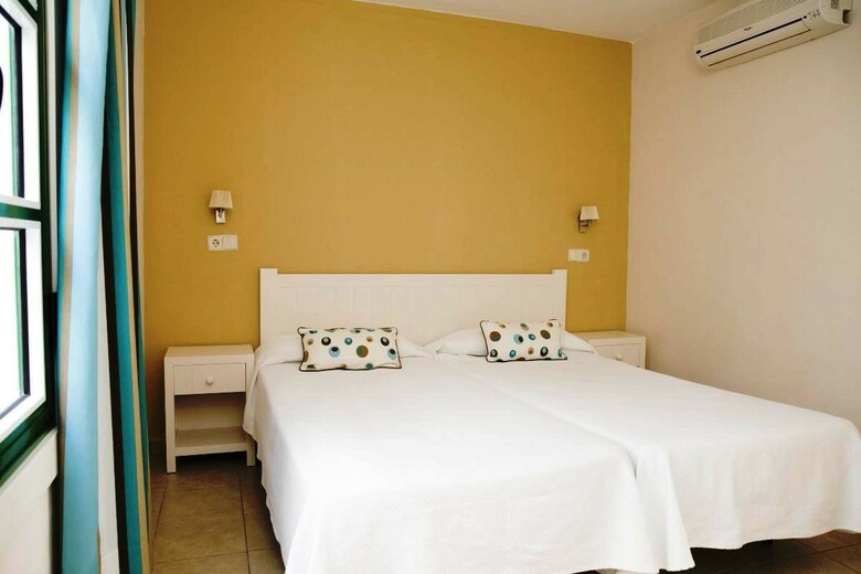 Apartamentos Livvo Puerto De Mog�n