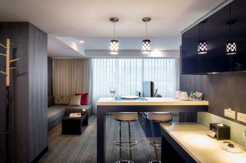 Hotel B