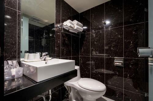 Hotel B
