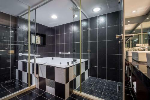 Hotel B