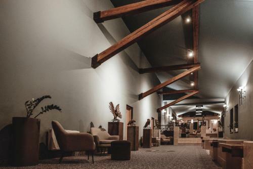 Hotel Dw�r W Tomaszowicach