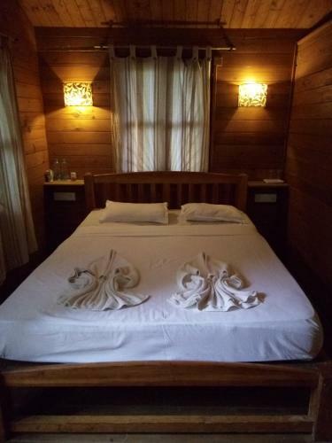 Hostal Pele's Windsong Wood Cottage On The Beach