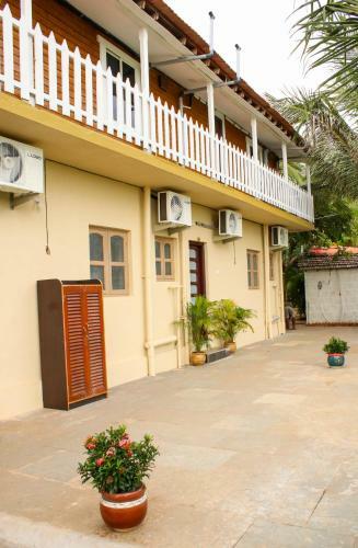 Hostal Pele's Windsong Wood Cottage On The Beach