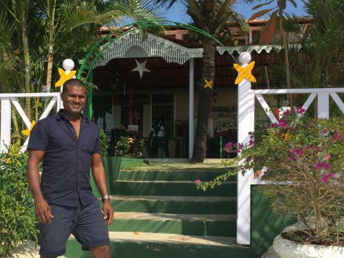 Hostal Pele's Windsong Wood Cottage On The Beach