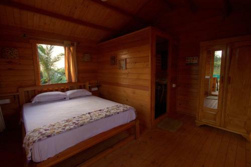 Hostal Pele's Windsong Wood Cottage On The Beach