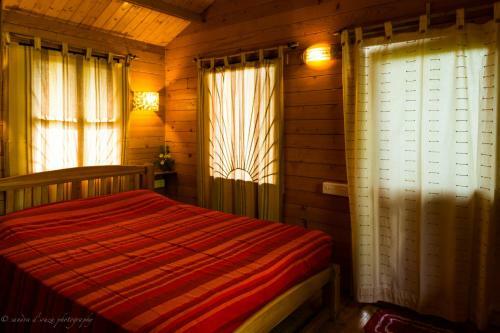 Hostal Pele's Windsong Wood Cottage On The Beach