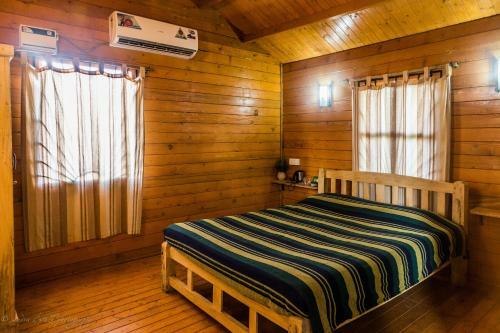 Hostal Pele's Windsong Wood Cottage On The Beach