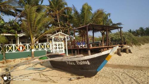 Hostal Pele's Windsong Wood Cottage On The Beach