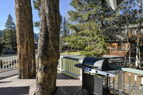 Squaw Chalet By Tahoe Vacation Rentals