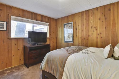 Squaw Chalet By Tahoe Vacation Rentals