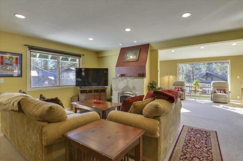 Squaw Chalet By Tahoe Vacation Rentals