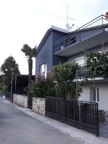 Apartamentos House Petrina