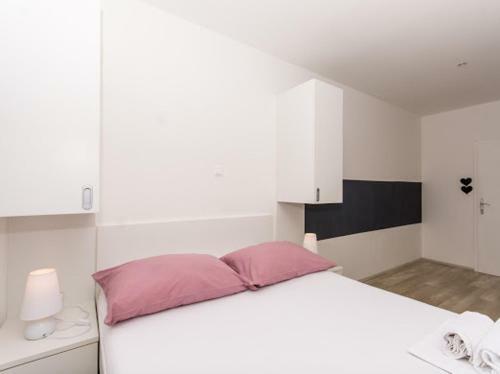 Hostal Villa White
