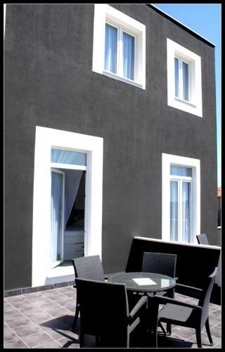 Hostal Villa White