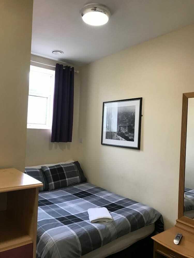 Shanahans B&B With Sports Bar