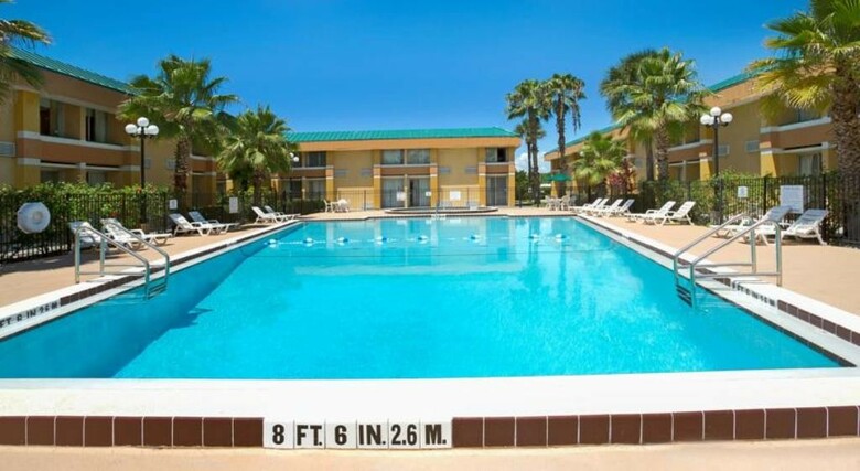 Hotel Baymont Inn & Suites Florida Mall