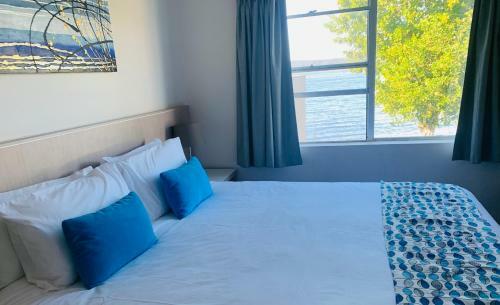 Zorba Waterfront Motel