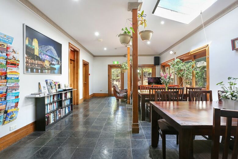 Hostal Alishan International Guest House