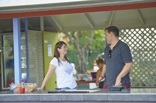 Rowes Bay Caravan Park