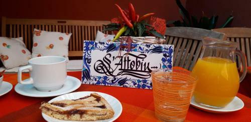 Hostal S'attobiu B&B And Guest-houses