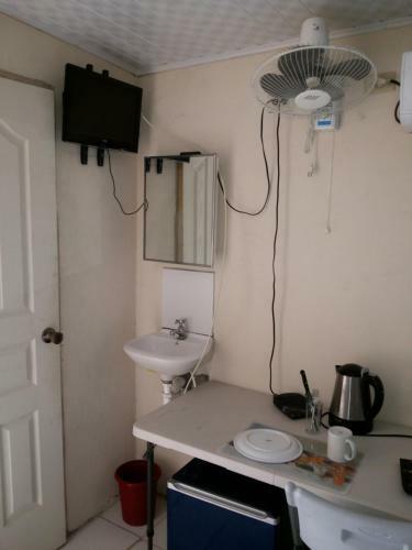 Hostal Tonys Guest House