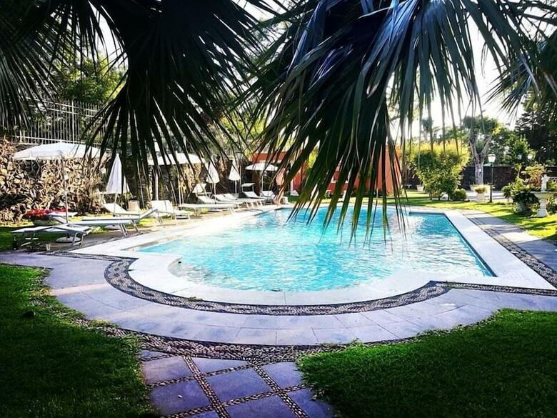 Hotel Villa Paradiso Dell'etna