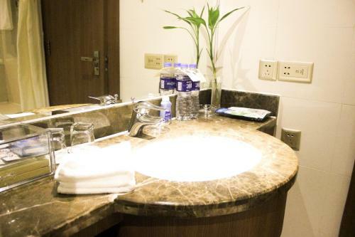Jinling Danyang Hotel